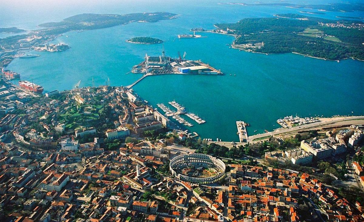 Luka Appartement Pula Buitenkant foto